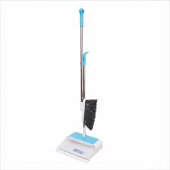 Dustpan with broom set closed A