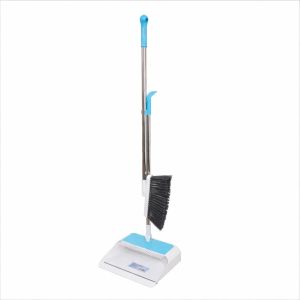 Dustpan with broom set closed A